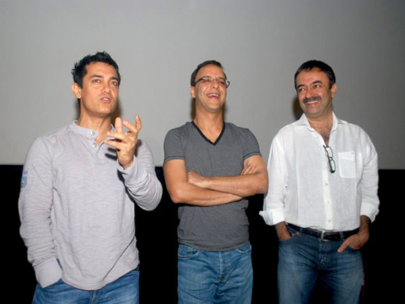 aamirraju and vidhu vinod chopra unveil 3 idiots first look 8