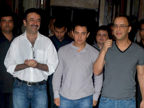 aamirraju and vidhu vinod chopra unveil 3 idiots first look 11