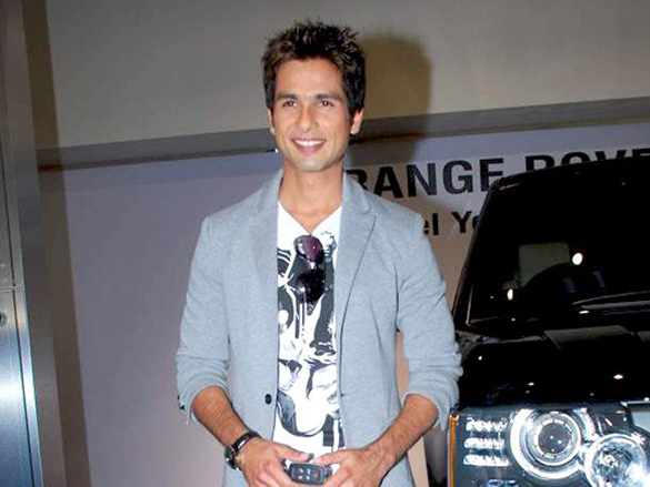 actor shahid kapoor at range rover event 10