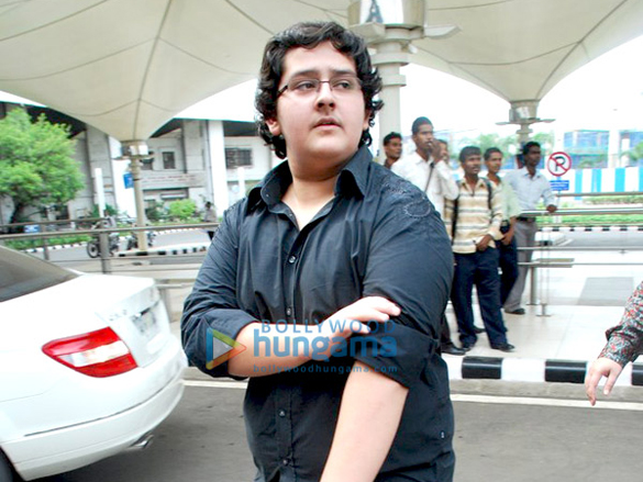 adnan sami receives jermaine jackson on his arrival in mumbai 7