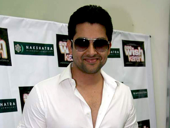 aftab shivdasani promotes nakshatra 7