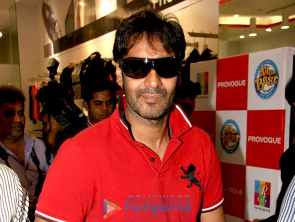 ajay devgan and mugdha godse promote all the best at the provogue store 7