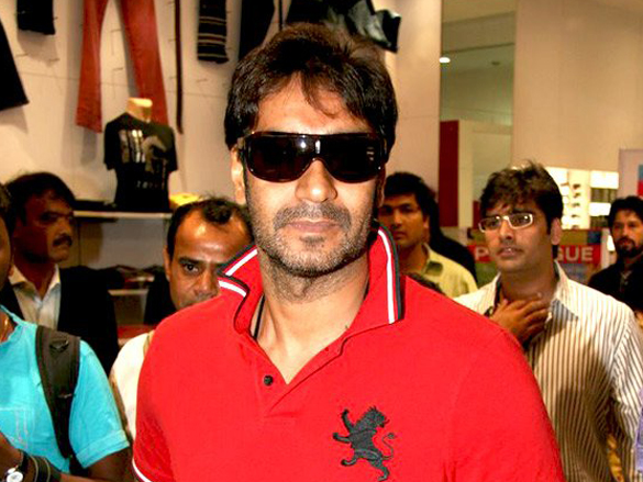 ajay devgan and mugdha godse promote all the best at the provogue store 12