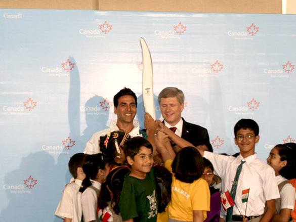 akshay kumar to be the indian torchbearer at 2010 olympics 2