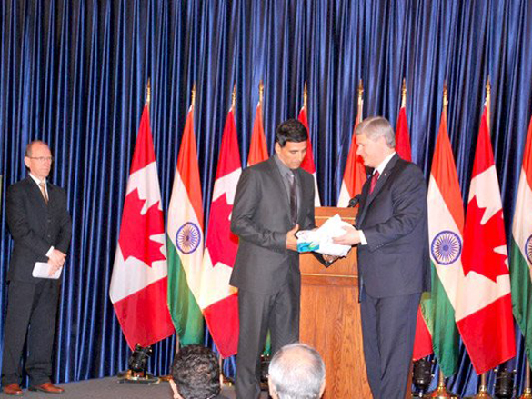 akshay kumar to be the indian torchbearer at 2010 olympics 8