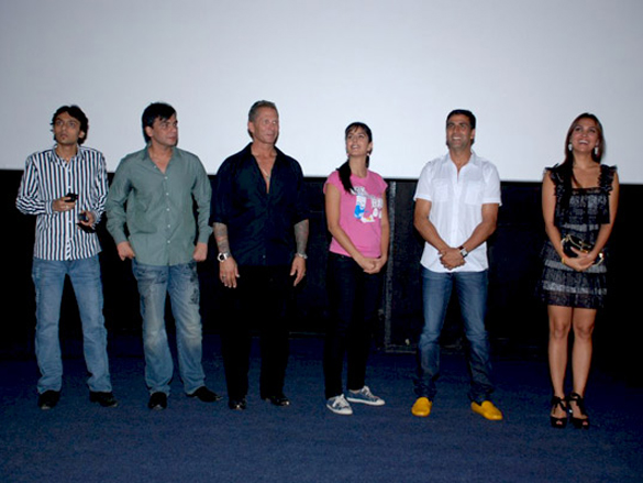 akshaylara and katrina watch blue with ngo kids 2