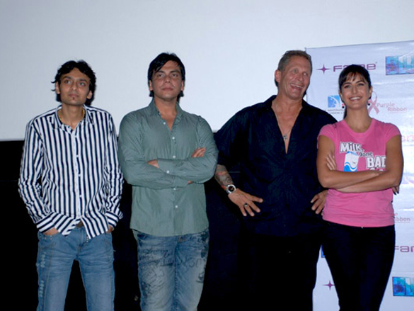 akshaylara and katrina watch blue with ngo kids 3