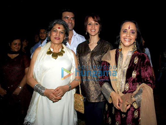 amisha patel at aamir raza hussains play 3