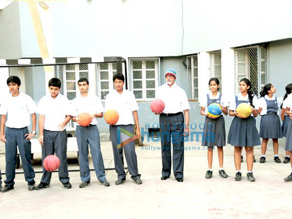 amitabh bachchan and vidya balan interact with students of jamnabai narsee school 13