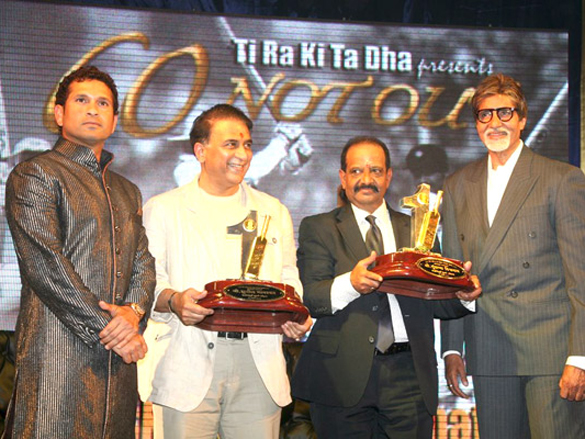 amitabh bachchan at the felicitation of gavaskar and vishwanath 3