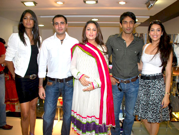 amrita arora graces the launch of tres modes winter fall 2