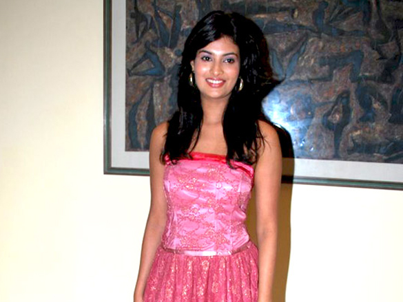 amrita rao unveils roberto cavalli vodka 8
