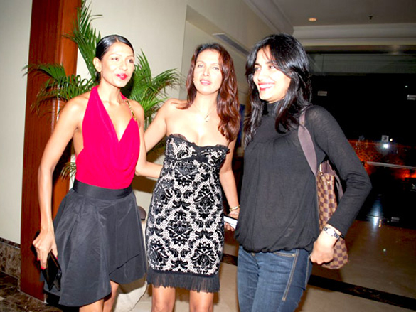 amrita rao unveils roberto cavalli vodka 24