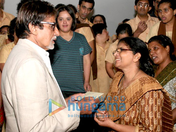 big b graces screening of paa for special kids 8