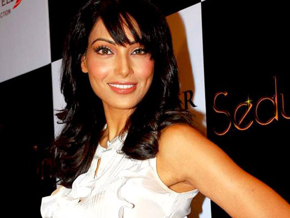 bipasha basu at sahara stars new year bash press meet 4