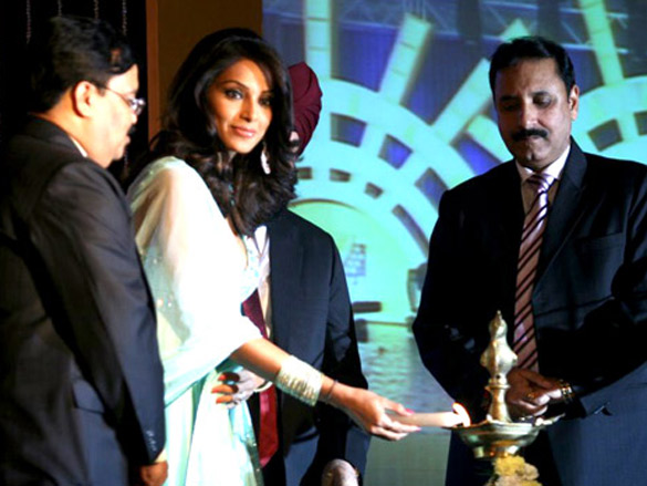 bipasha basu launches p7 news channel 3