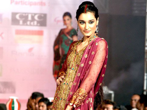 bollywood divas sparkle at cokuss 9