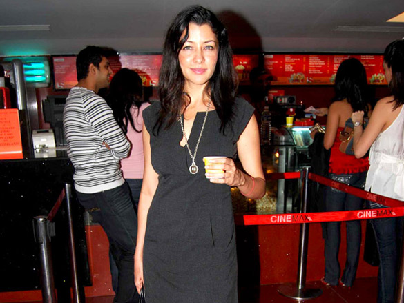 celebrities grace the special screening of three 7