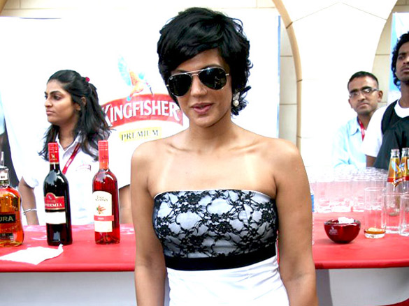 deepika padukone unveils kingfisher calendar 2010 11