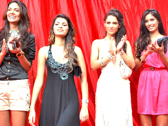 deepika padukone unveils kingfisher calendar 2010 21