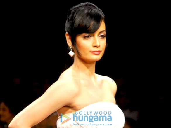 dia mirza and sameera reddy walk the ramp for neeta and nishka lulla at the lakme fashion week 09 3