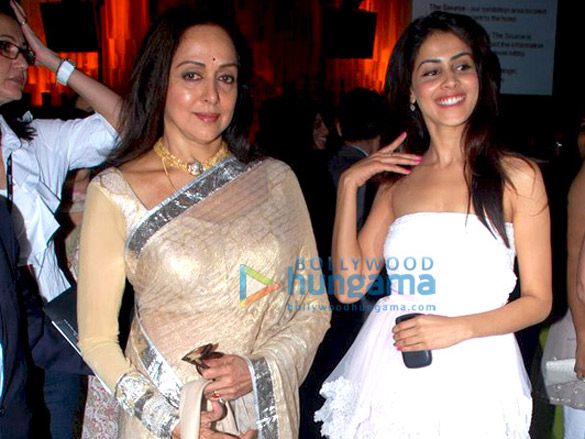 dia mirza and sameera reddy walk the ramp for neeta and nishka lulla at the lakme fashion week 09 16