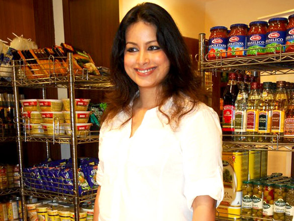 diana hayden and others grace natures basket store launch 26