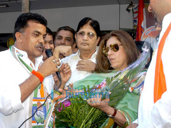 dimple kapadia campaigns for politician sanjay nirupam 3