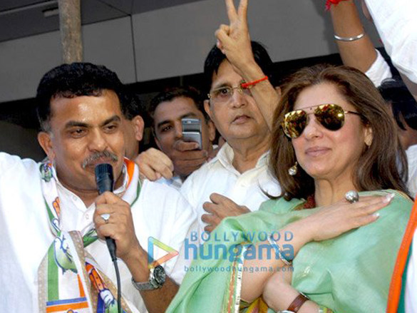 dimple kapadia campaigns for politician sanjay nirupam 5