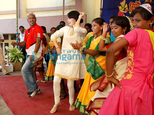 diwali celebration for street girls by ngo anmol 10
