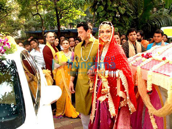 eesha koppikhar arrives in doli for her wedding 2