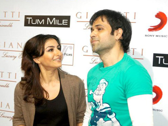 emraan and soha promote tum mile at giantti store 9