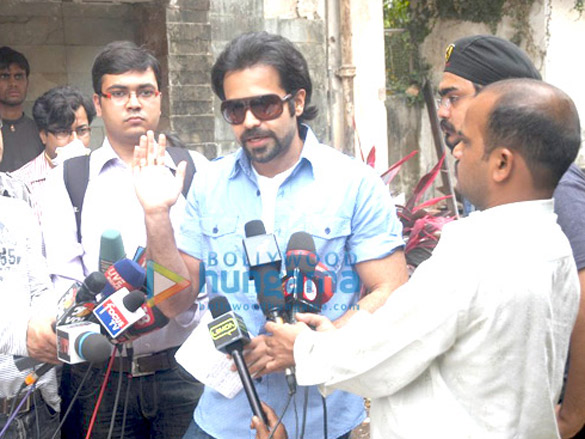 emraan clarifies on bandra flat issue 4