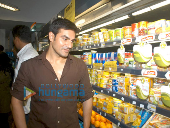 film kisaans promotion at reliance store 7