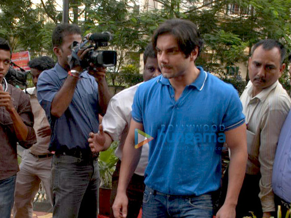 film kisaans promotion at reliance store 10