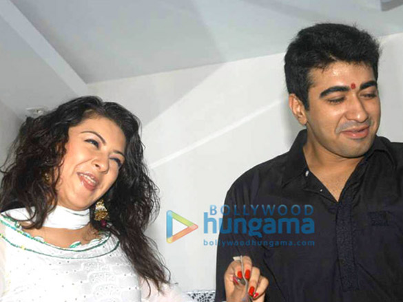 hansika celebrates raksha bandhan 12