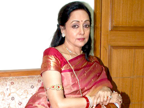 hema malini graces classical dance performance 8