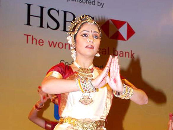 jackiegracy singh and anushka manchanda at kala ghoda festival 5