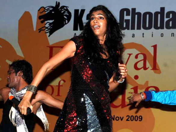 jackiegracy singh and anushka manchanda at kala ghoda festival 14