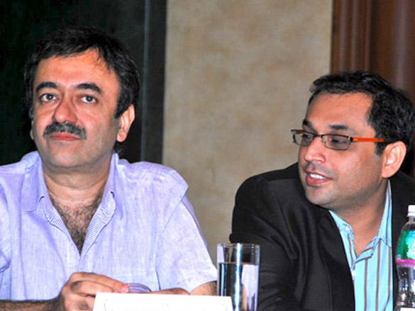 kareenasharman and madhavan unveil 3 idiots game 6
