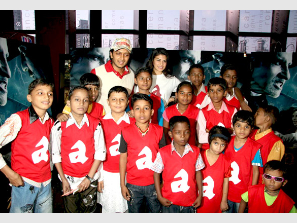 ritesh and jacqueline watch aladin with ngo kids 2