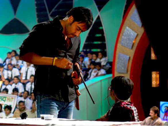 sanjay dutt and ajay devgan promote all the best 20