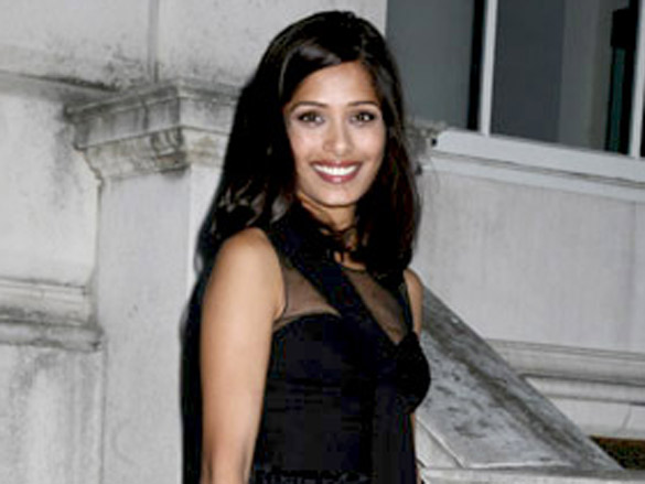 screening of slumdog millionaire at somerset house in london 8