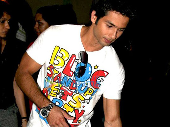 shahid kapoor promotes kaminey on radio mirchi 98 3 fm 7