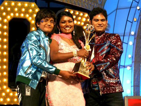 the cast of 3 idiots gracing the 1000th episode of saregama 6