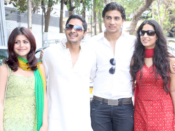 the cast of aagey se right at gun visarjan event 2