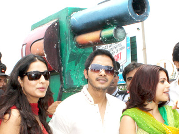 the cast of aagey se right at gun visarjan event 5