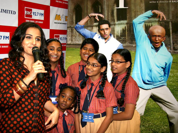 vidya balan promotes paa on big fm with school children 4