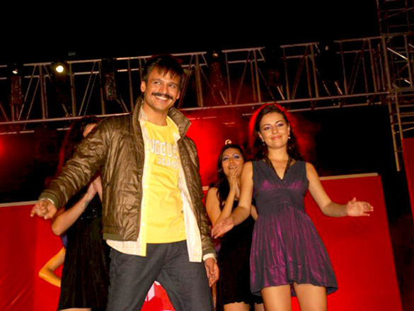 vivek oberoi promotes prince its showtime at the indo american chamber of commerce corporate awards 3