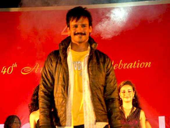 vivek oberoi promotes prince its showtime at the indo american chamber of commerce corporate awards 4